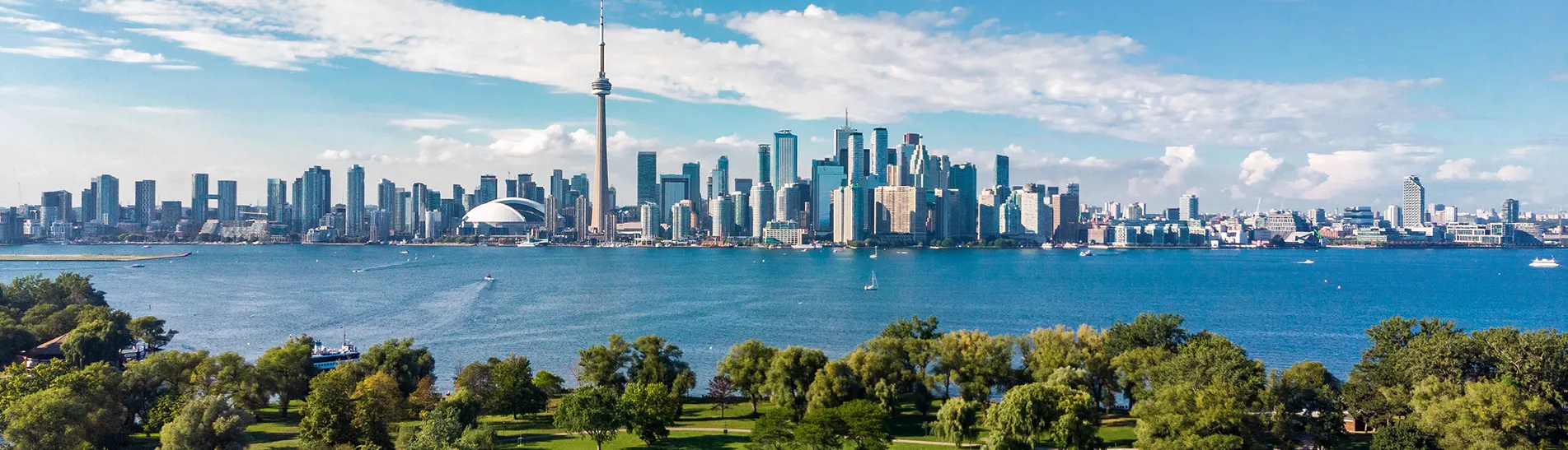 Aerial photo with the Toronto island in the foreground and the skyline of Toronto in the background